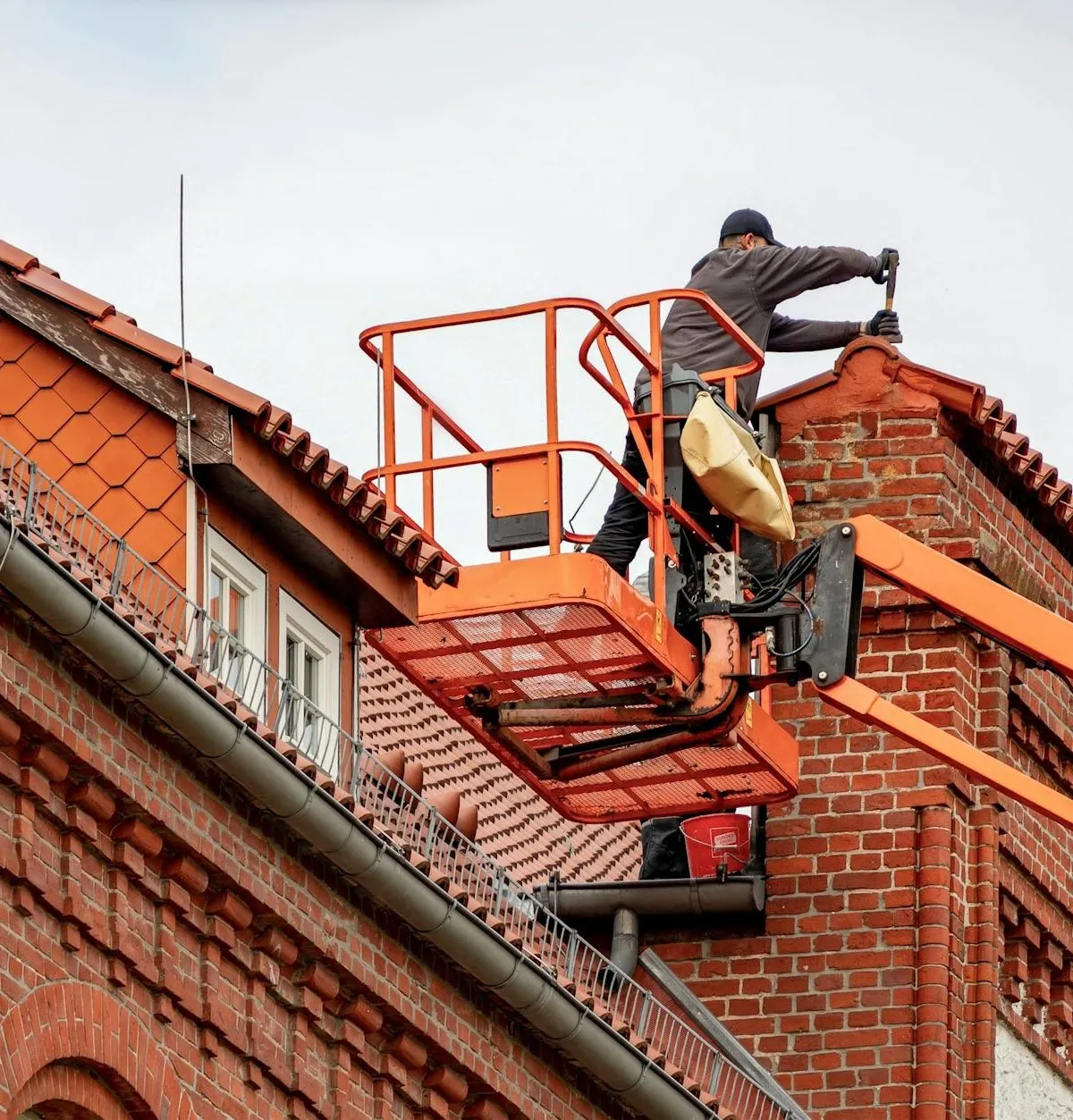Couvreur BatInnov59 sur un chantier à Lille